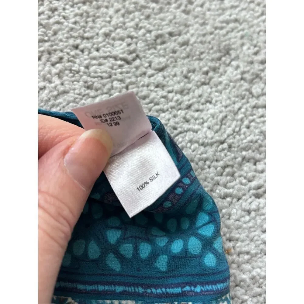 NWOT luxury 100% silk scarf beautiful blues A3